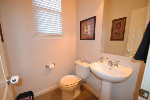 2039 Vienna, Redding, CA 96003 photo 8