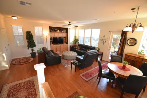 2039 Vienna, Redding, CA 96003 photo 2