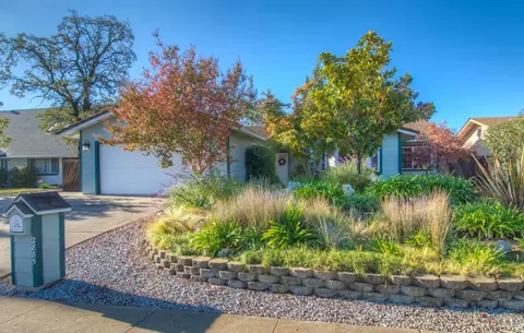 2885 Starlight Blvd, Redding, CA 96001 photo 1