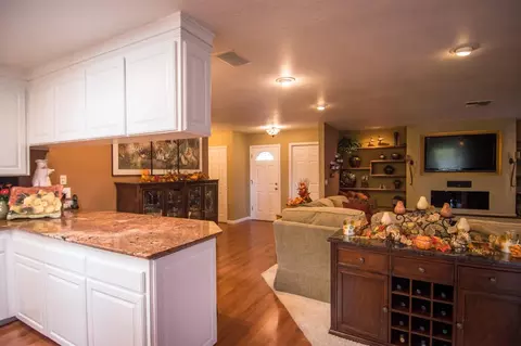2885 Starlight Blvd, Redding, CA 96001 photo 4