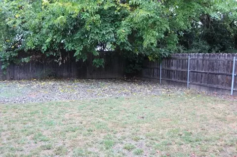 1829 Del Mar Ave, Redding, CA 96003 photo 2