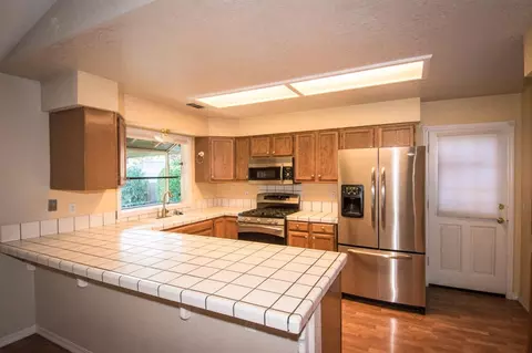 1170 Edgewood Dr, Redding, CA 96003 photo 3