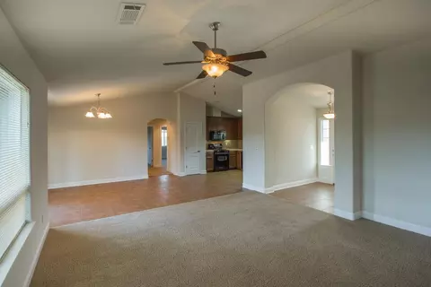 3581 Sacramento Dr, Redding, CA 96001 photo 3