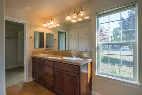 3581 Sacramento Dr, Redding, CA 96001 photo 7