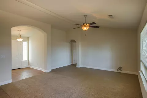 3581 Sacramento Dr, Redding, CA 96001 photo 4