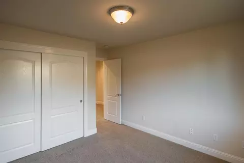 3581 Sacramento Dr, Redding, CA 96001 photo 8