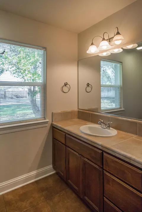 3581 Sacramento Dr, Redding, CA 96001 photo 9