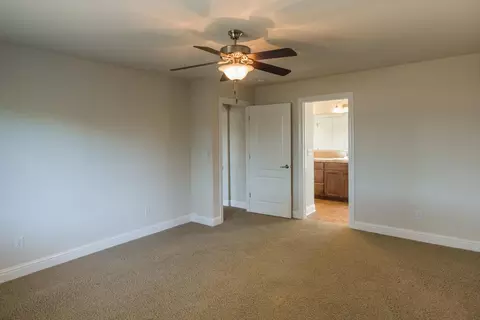 3581 Sacramento Dr, Redding, CA 96001 photo 5