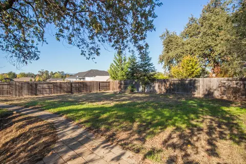 3581 Sacramento Dr, Redding, CA 96001 photo 11