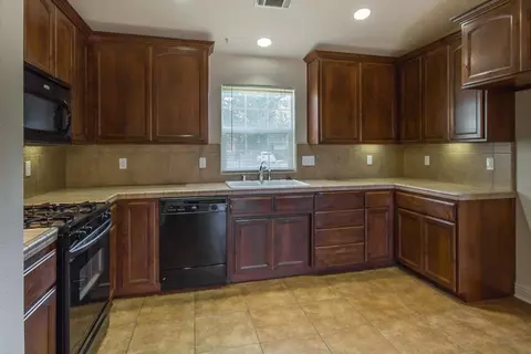 3581 Sacramento Dr, Redding, CA 96001 photo 2