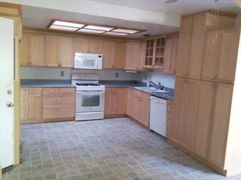 904 Oakmont Dr, Redding, CA 96003 photo 2