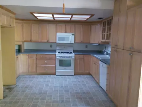 904 Oakmont Dr, Redding, CA 96003 photo 3