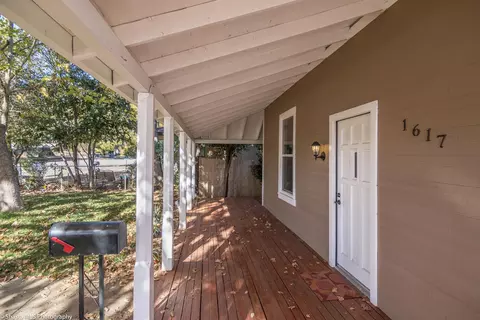 1617 Willis St, Redding, CA 96001 photo 2