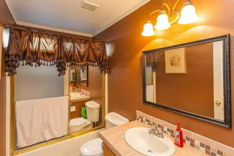 1663 Hominy Way, Redding, CA 96003 photo 23