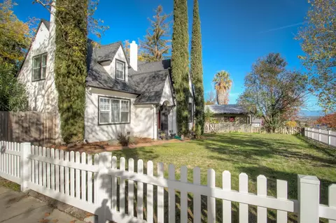 2366 Placer St, Redding, CA 96001 photo 2
