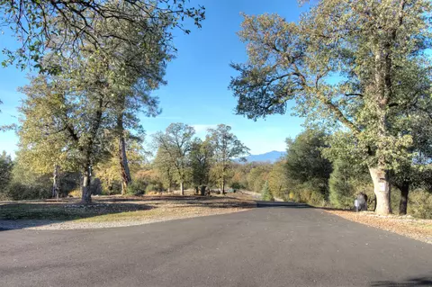 11661 Cheyenne Rd, Redding, CA 96003 photo 2