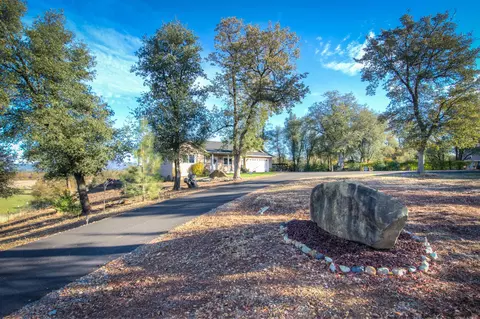 11661 Cheyenne Rd, Redding, CA 96003 photo 3