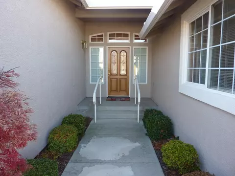 425 Vintage Path, Redding, CA 96003 photo 3