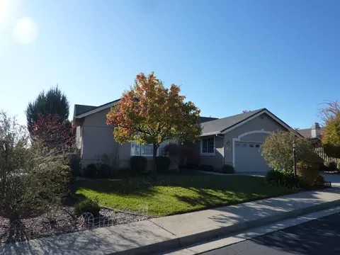 425 Vintage Path, Redding, CA 96003 photo 2