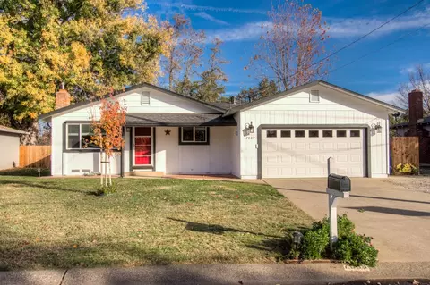7009 Reflection St, Redding, CA 96001 photo 2