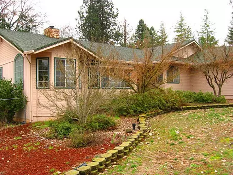 18081 Forest Rd, Lakehead, CA 96051 photo 3