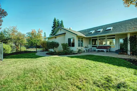 2646 Dawnridge Dr, Redding, CA 96001 photo 3