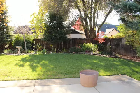 2977 Henrys Fork Dr, Redding, CA 96002 photo 8