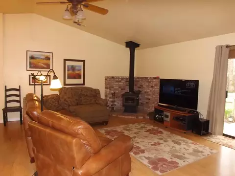 811 Oakmont Dr, Redding, CA 96003 photo 3