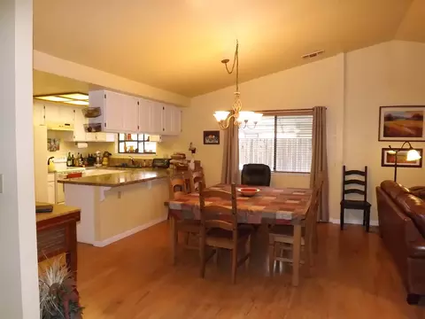 811 Oakmont Dr, Redding, CA 96003 photo 11