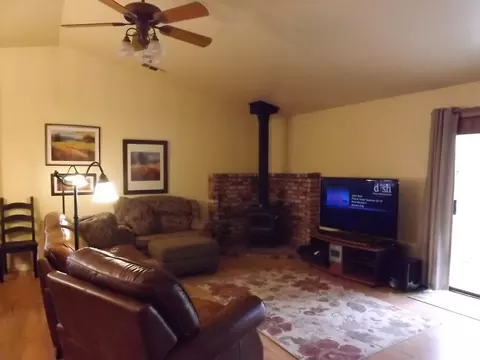 811 Oakmont Dr, Redding, CA 96003 photo 2