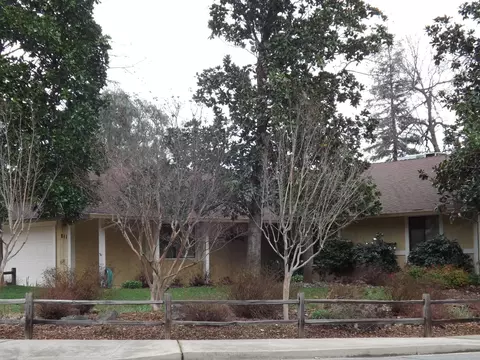 811 Oakmont Dr, Redding, CA 96003 photo 1