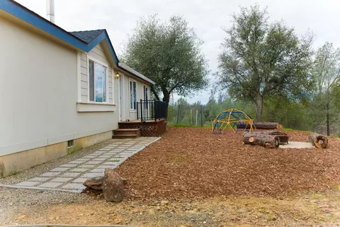 21560 Squaw Grass Trl, Redding, CA 96003 photo 5