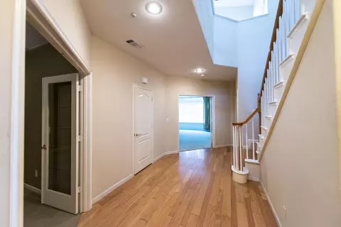 869 Cherryhill Trl, Redding, CA 96003 photo 2