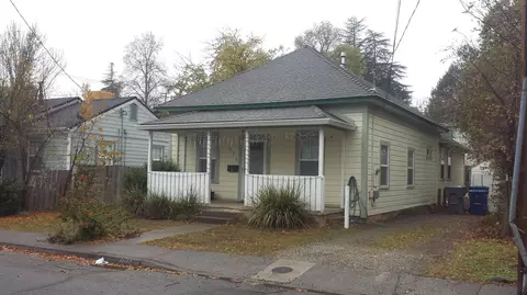 1074 East St, Redding, CA 96001 photo 1