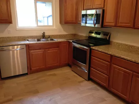 1475 Ridge Dr, Redding, CA 96001 photo 3