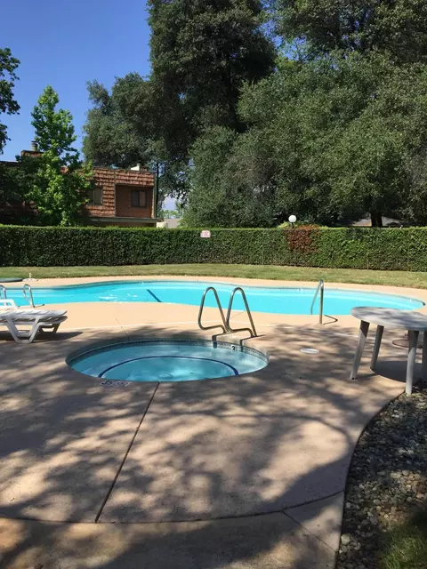 910 Chamise Way, Redding, CA 96002 photo 1