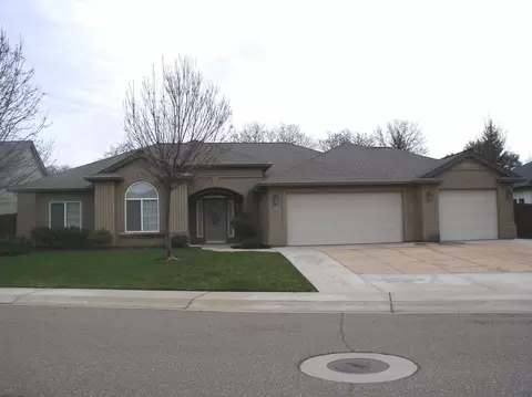 7503 Robles Dr, Redding, CA 96002 photo 1