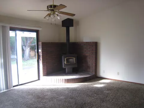 1865 El Verano St, Redding, CA 96002 photo 5