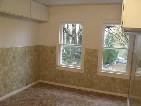1674 Green St, Redding, CA 96003 photo 6