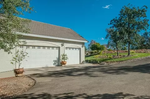 7575 Camino Del Encina Dr, Redding, CA 96001 photo 3