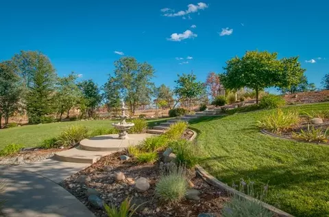 7575 Camino Del Encina Dr, Redding, CA 96001 photo 2