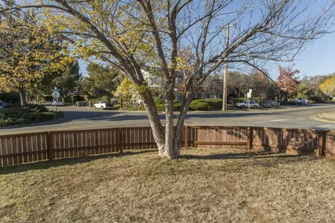2801 Shasta View Dr, Redding, CA 96002 photo 2