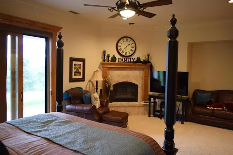 852 Santa Cruz Dr, Redding, CA 96003 photo 4
