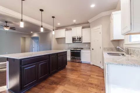 5585 Lexi Ln, Redding, CA 96001 photo 2