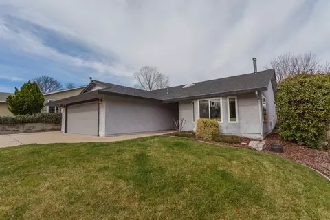 430 Springer Dr, Redding, CA 96003 photo 2