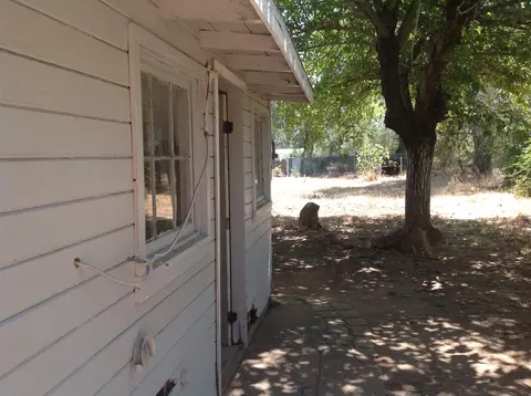 1081 Hawthorne Ave, Redding, CA 96002 photo 2
