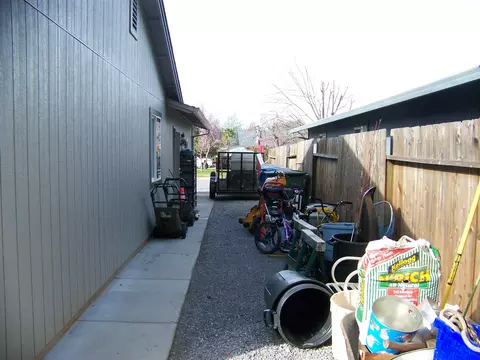 1431 Murieta Loop, Redding, CA 96002 photo 11