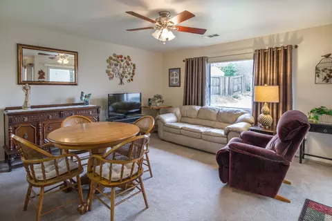 1976 Saltu Dr, Redding, CA 96002 photo 3