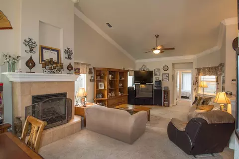 1236 Bonhurst Dr, Redding, CA 96003 photo 4