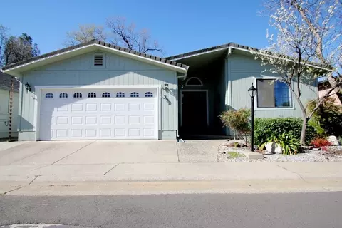 332 Mammoth Path, Redding, CA 96003 photo 1